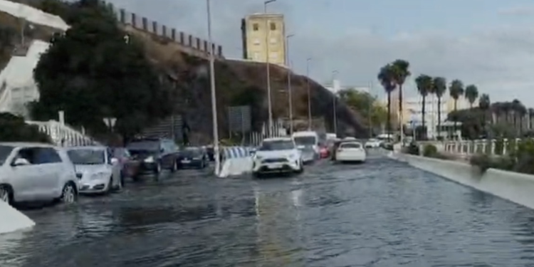 Ceuta se mantiene en alerta amarilla por intensas lluvias y tormentas que dejan incidencias en las calles