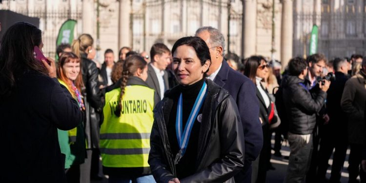 Retuvieron a Isabel Díaz Ayuso durante 40 minutos en el Palacio de Santoña tras una protesta de la Marea Verde
