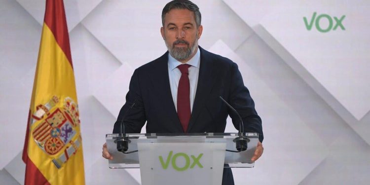 Vox carga contra el Gobierno tras la venta de un piso público en Madrid a Iván Redondo