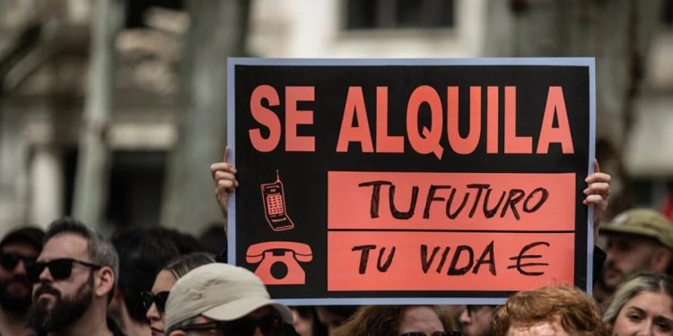 El coste de la vivienda arrastra a la pobreza a 770.000 trabajadores en España tras pagar su alquiler o hipoteca