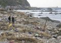 Las lluvias arrastran al mar residuos y excrementos acumulados por migrantes en los desagües de Benítez