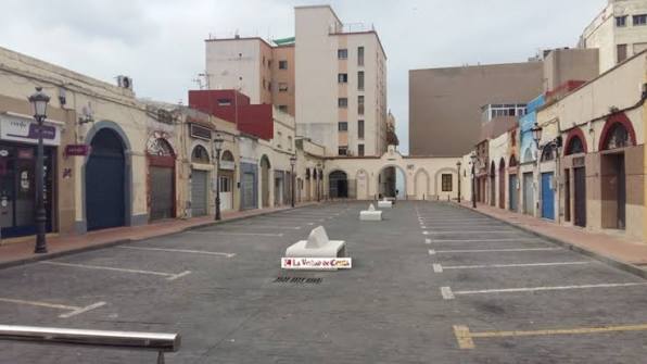 El asentamiento de la Plaza Vieja ahoga a la hostelería y al pequeño comercio del centro de Ceuta