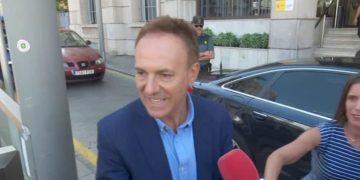David de la Encina realiza una visita institucional a la Comandancia General de Ceuta para estrechar lazos