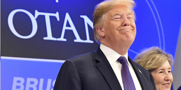 Trump sopesa convertir la sala de prensa de la Casa Blanca en una piscina e insinúa que será su «último legado»