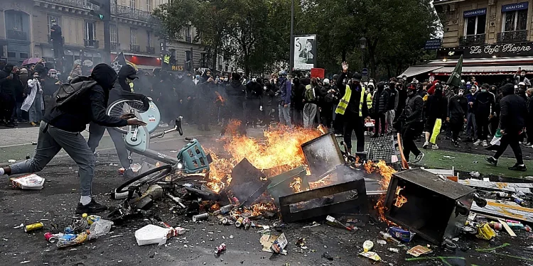 Ester Muñoz (PP) acusa a la izquierda de «justificar» la violencia en Francia y advierte de que podría agitar las calles en España si pierde el 29-N