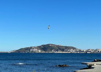 El día a día de los ceutíes que estudian o trabajan fuera y vuelven cada mes