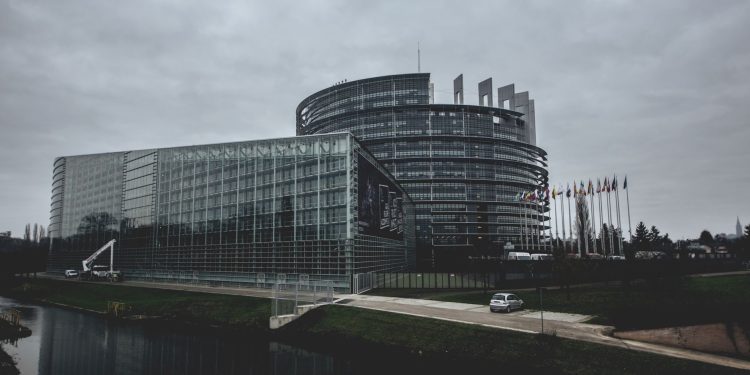 Vox arremete en el Parlamento Europeo contra Pedro Sánchez y le acusa de actuar como «lobista de Marruecos» en la crisis de Ceuta