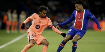 El FC Barcelona hace autocrítica tras caer en París ante el PSG y enfoca su reacción en el Clásico