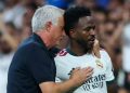Jose Mourinho analiza los pitos del Santiago Bernabéu a Vinícius Júnior: «En tu casa te hace daño»