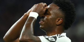 Vinicius se apaga ante el Bernabéu: sustituido sin regatear y envuelto en la marejada de pitos