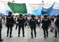 Alarma en la Puerta del Sol: agresiones, cuchillos y protocolos anti-violaciones en el campamento