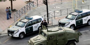 La Guardia Civil registra dos sedes de ONG en Ceuta por presunta incitación a atacar a las Fuerzas de Seguridad