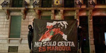 Ultras de un club militar marroquí provocan en la Embajada de España en Bruselas: «No sólo Ceuta es marroquí»
