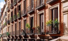Consumo exige retirar 8.300 anuncios de pisos turísticos ofertados ilegalmente como alquileres de temporada