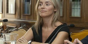 Sofía Puente modificó los formularios consulares para facilitar la nacionalización de descendientes sin relación con el exilio
