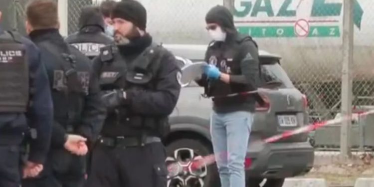 Un tiroteo múltiple en la periferia de París deja un muerto y cuatro heridos: la Fiscalía Antiterrorista investiga el ataque